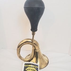 Brass Taxi Horn _Vintage style The horn can be blown makes sound of taxi cab